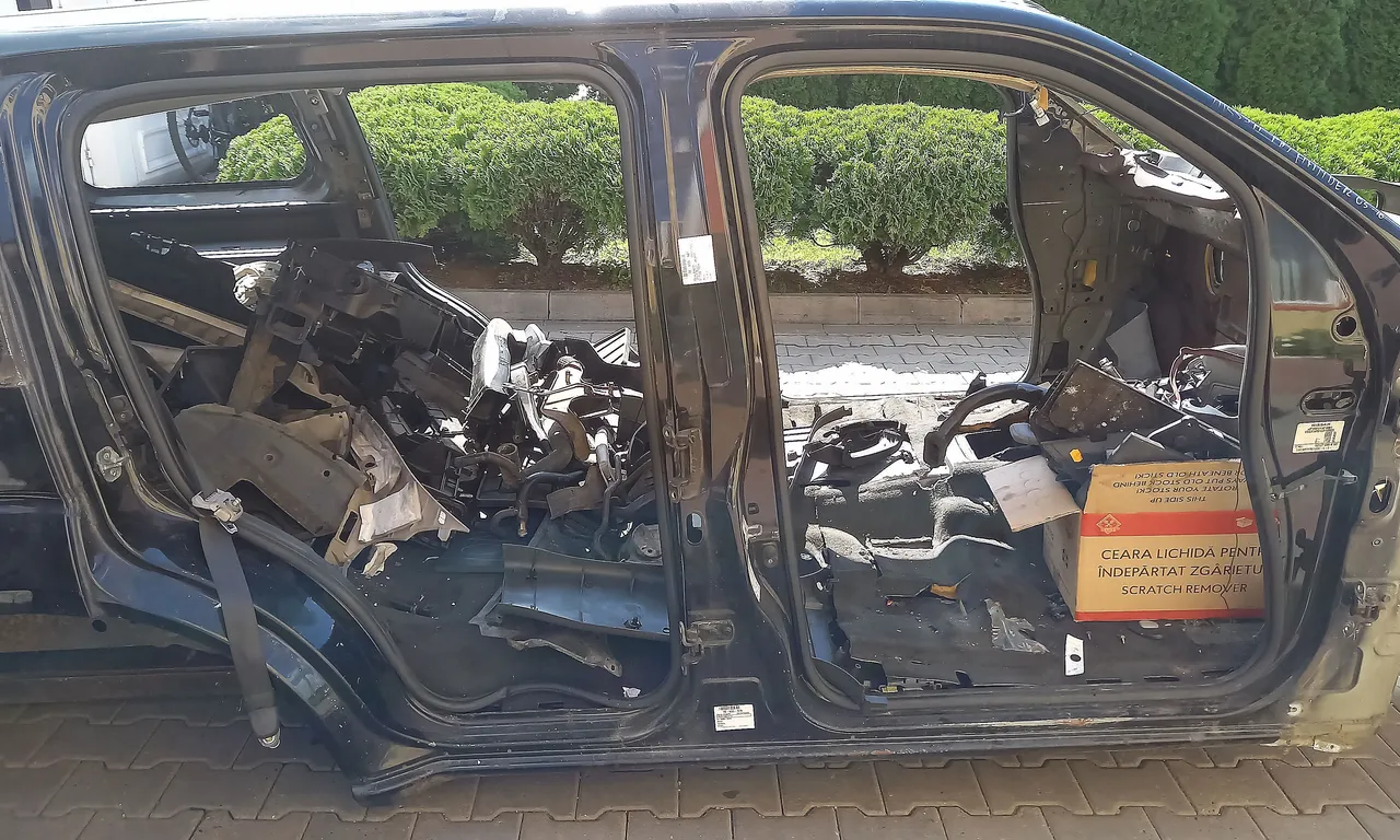 STALP MIJLOC DREAPTA NISSAN PATHFINDER III 2005-2010