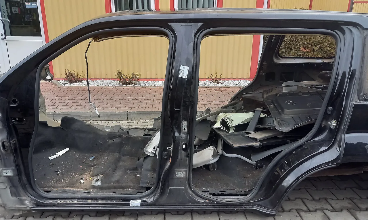 STALP MIJLOC STANGA NISSAN PATHFINDER III 2005-2010
