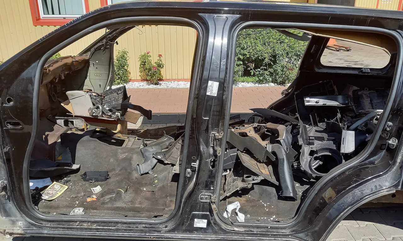 STALP MIJLOC STANGA NISSAN PATHFINDER III 2005-2010