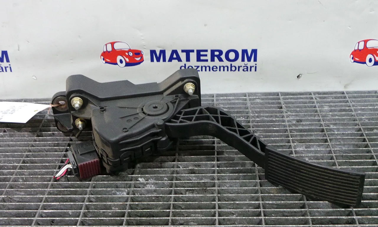 PEDALA ACCELERATIE NISSAN PATHFINDER III 2005-2010