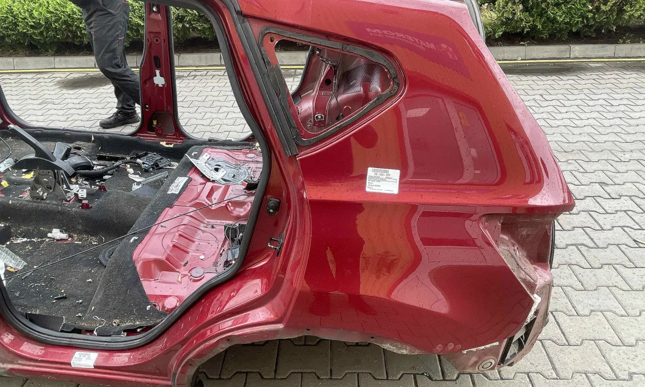 ARIPA SPATE STANGA NISSAN QASHQAI I 2006-2015
