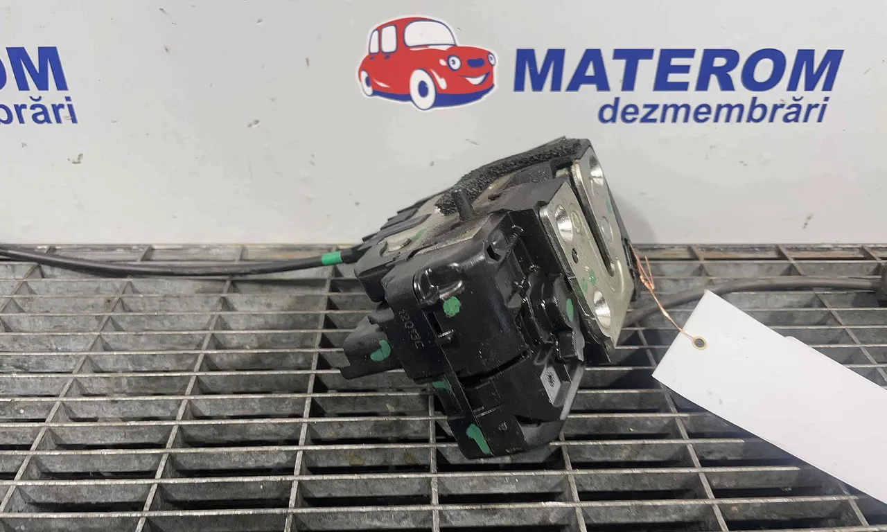 INCUIETOARE USA FATA DREAPTA NISSAN QASHQAI I 2006-2015