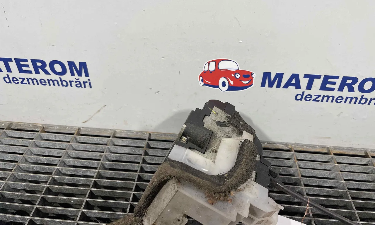 INCUIETOARE USA FATA DREAPTA NISSAN QASHQAI I 2006-2015