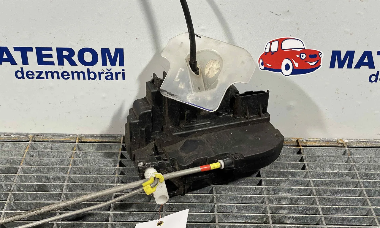INCUIETOARE USA FATA DREAPTA NISSAN QASHQAI I 2006-2015