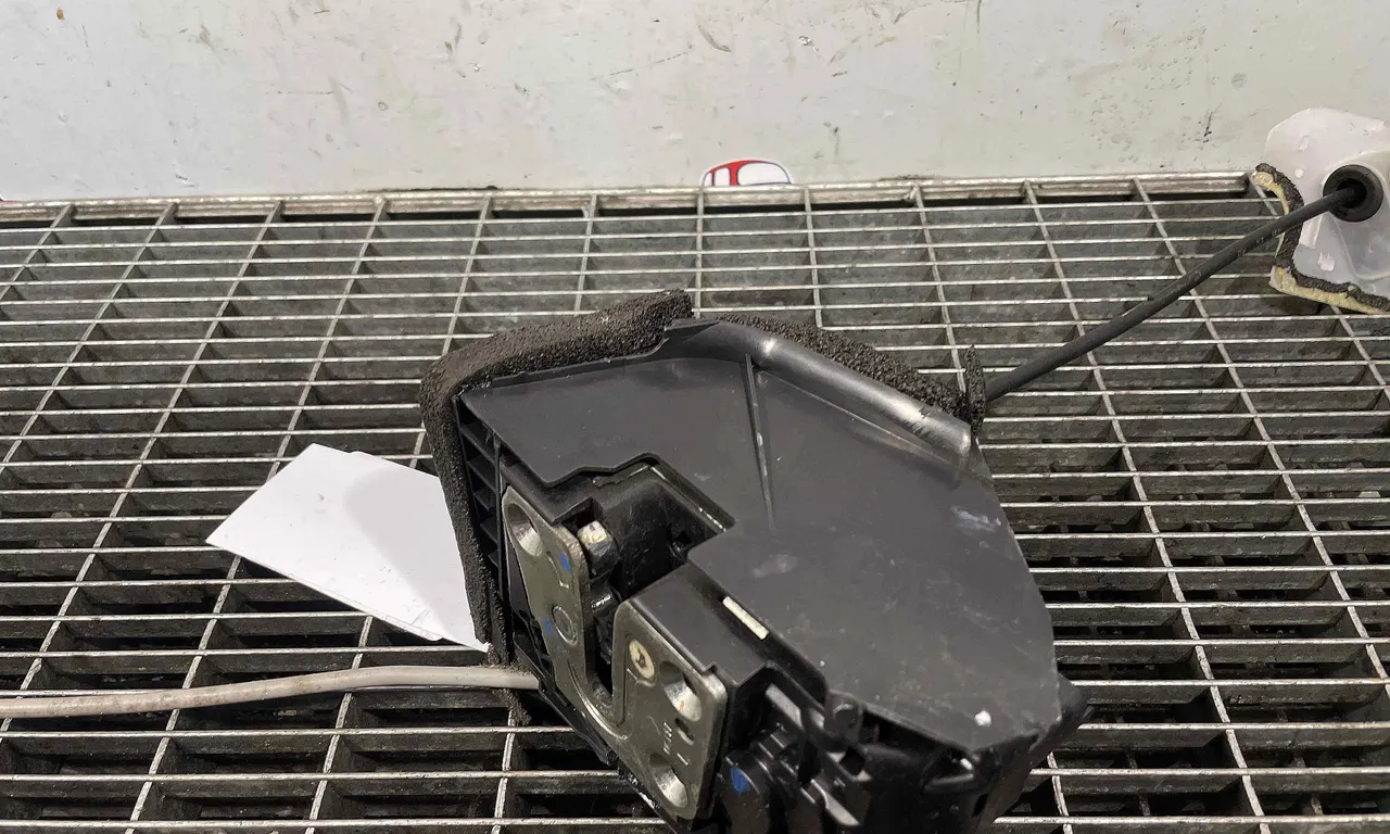 INCUIETOARE USA FATA STANGA NISSAN QASHQAI I 2006-2015