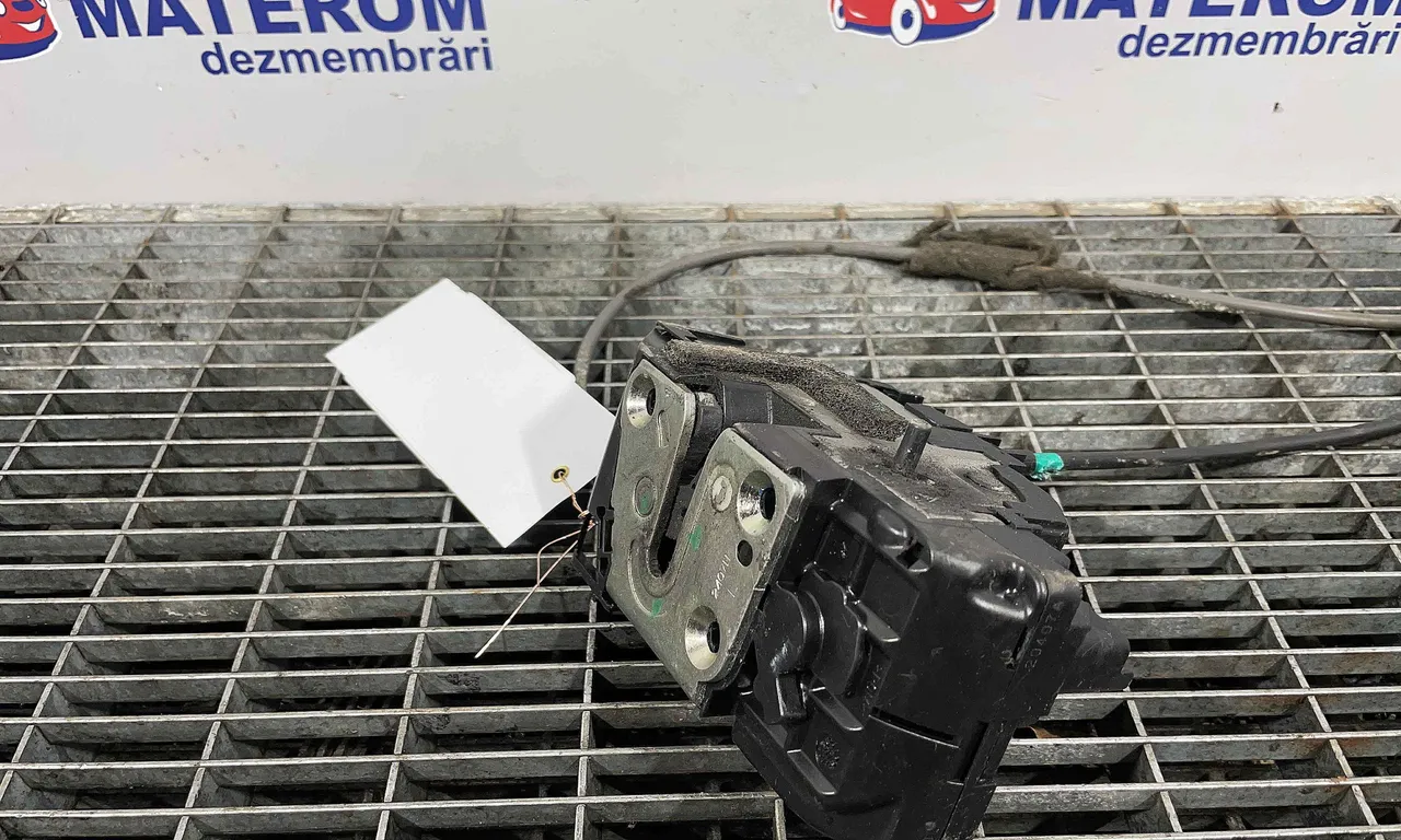 INCUIETOARE USA SPATE STANGA NISSAN QASHQAI I 2006-2015