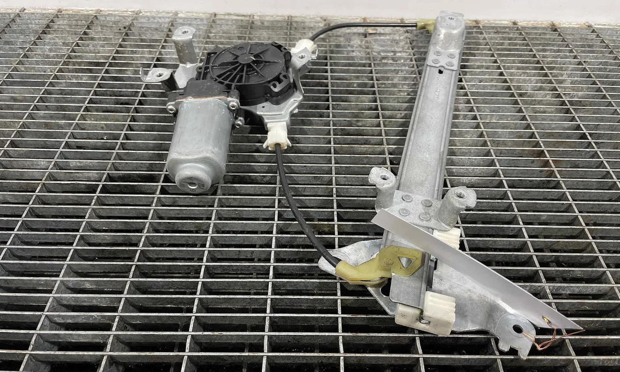 MACARA USA SPATE STANGA NISSAN QASHQAI I 2006-2015