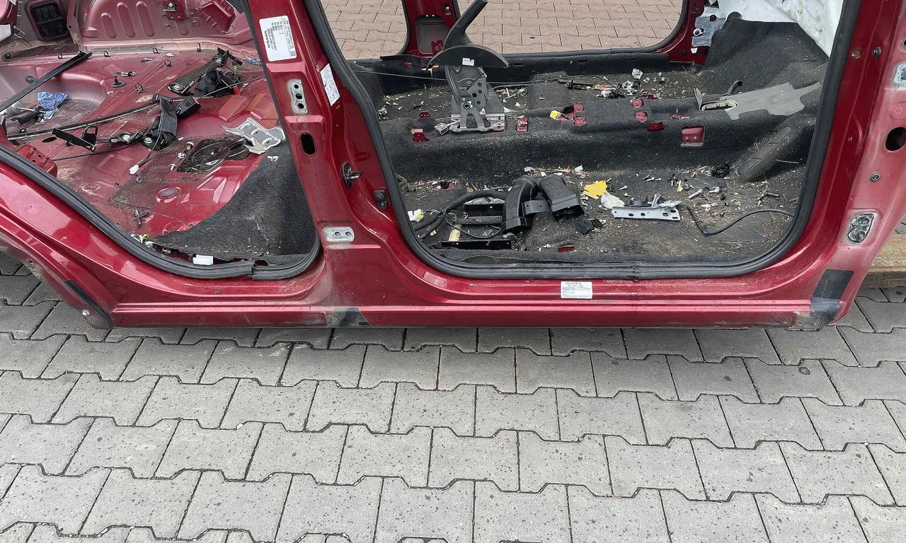 PRAG DREAPTA NISSAN QASHQAI I 2006-2015
