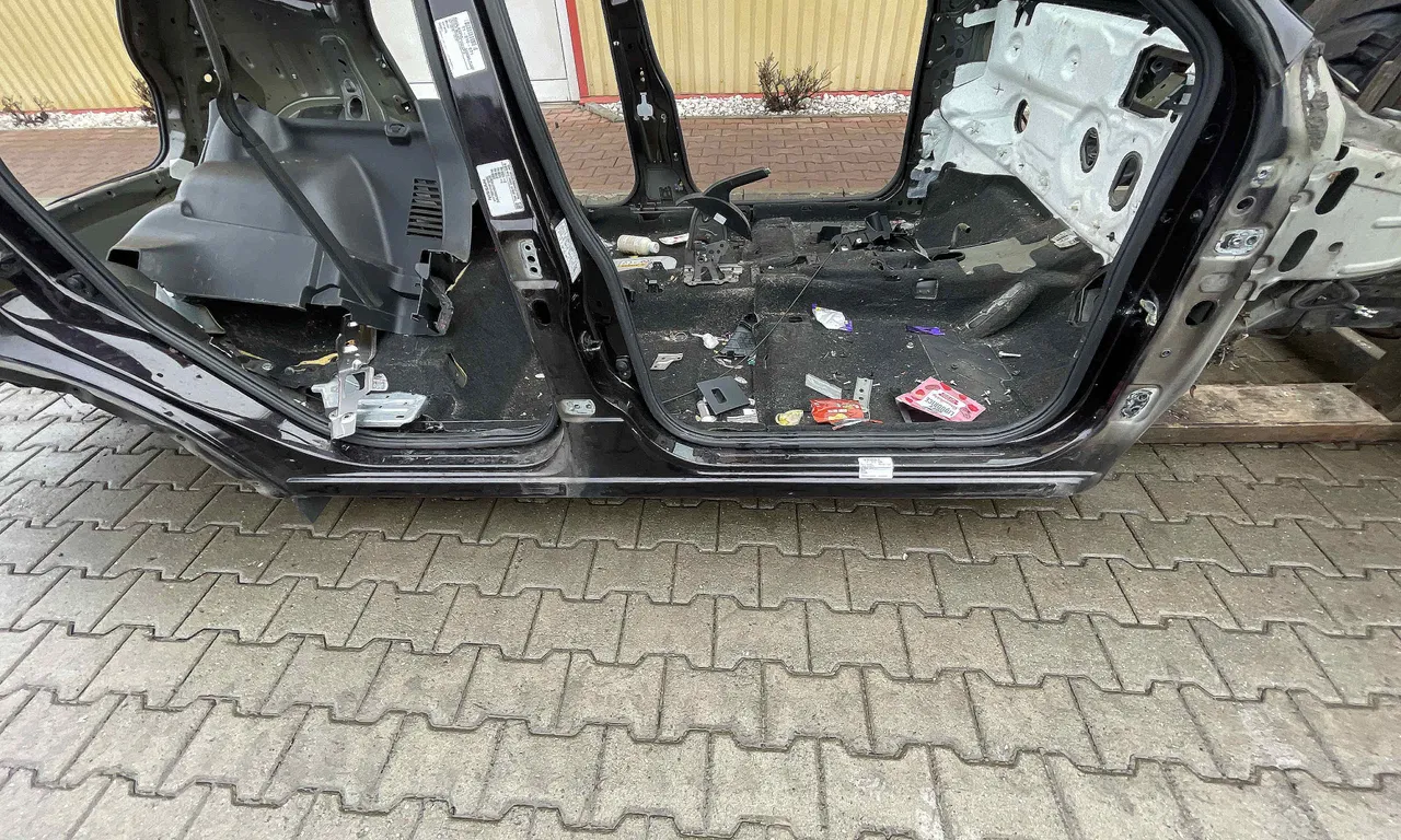 PRAG DREAPTA NISSAN QASHQAI I 2006-2015