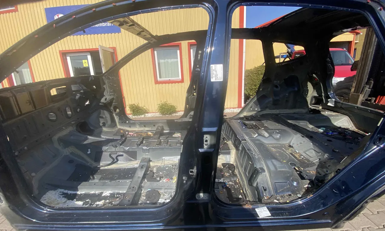 STALP MIJLOC STANGA NISSAN QASHQAI I 2006-2015