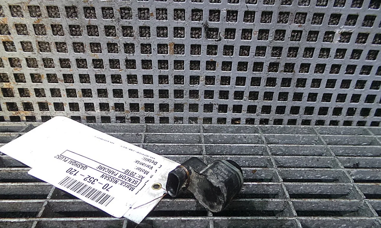SENZOR PARCARE SPATE NISSAN QASHQAI I 2006-2015