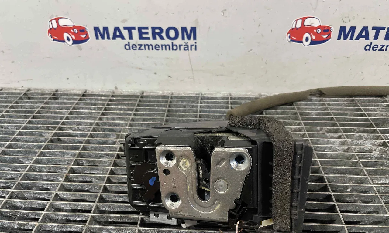 INCUIETOARE USA FATA DREAPTA NISSAN QASHQAI II 2013-2017