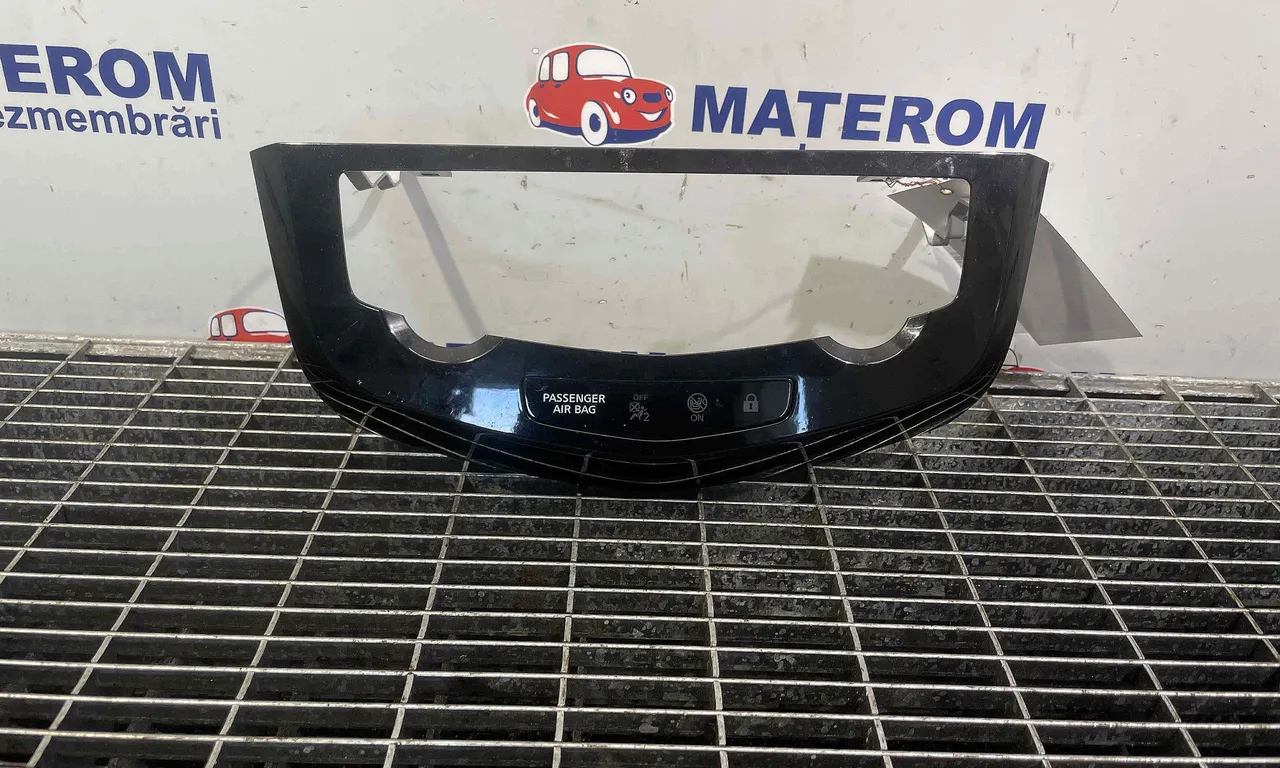 ORNAMENT BORD NISSAN QASHQAI II 2013-2017