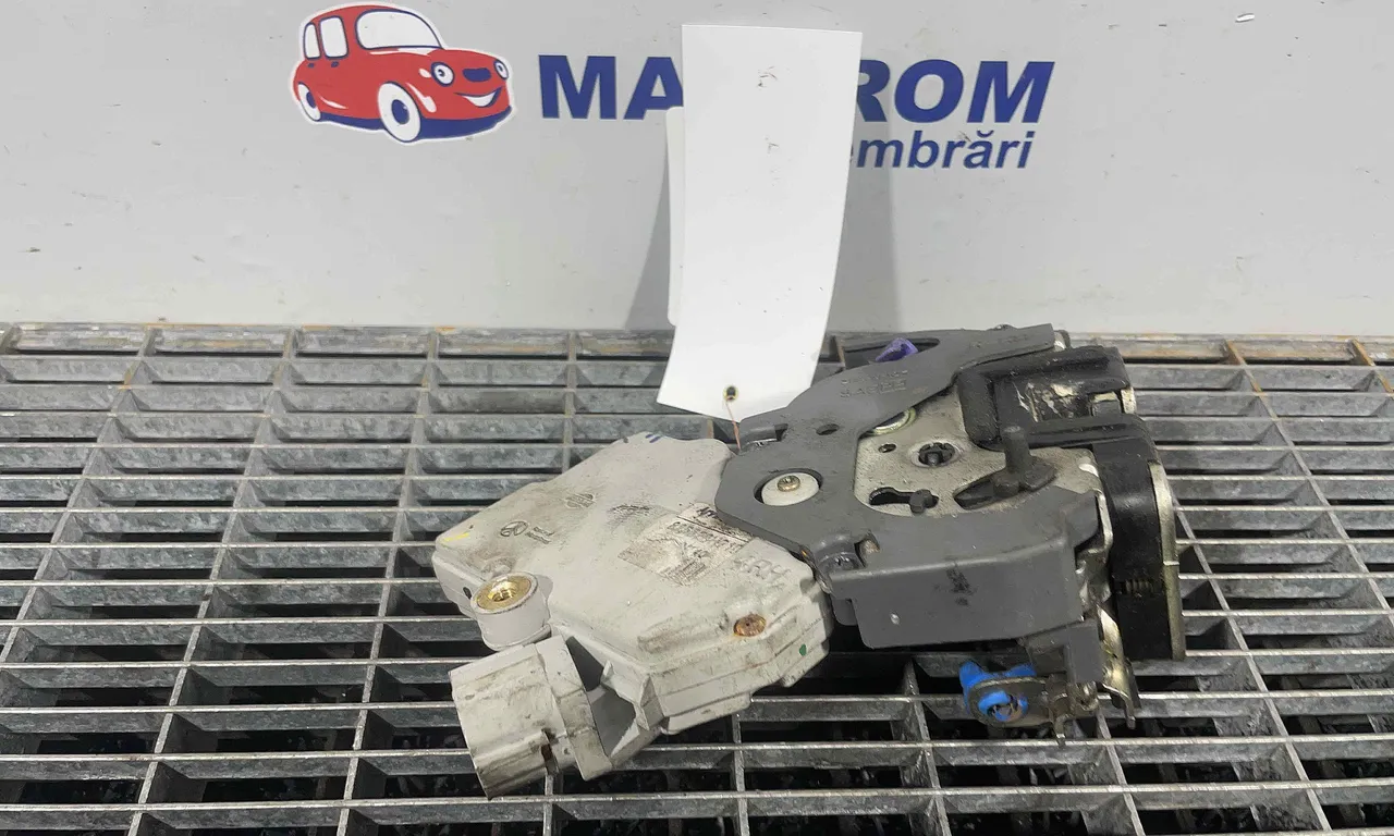 INCUIETOARE USA SPATE DREAPTA NISSAN X-TRAIL I 2001-2013