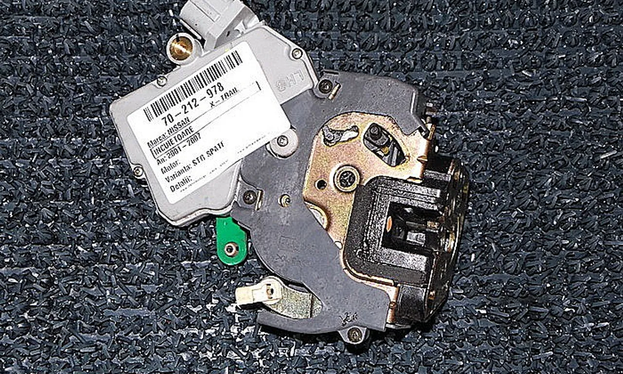 INCUIETOARE USA SPATE STANGA NISSAN X-TRAIL I 2001-2013
