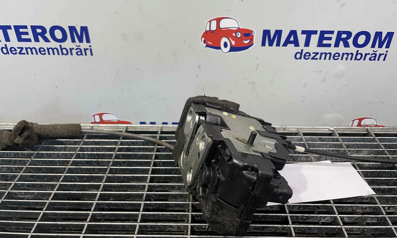 INCUIETOARE USA SPATE STANGA NISSAN X-TRAIL II 2007-2018