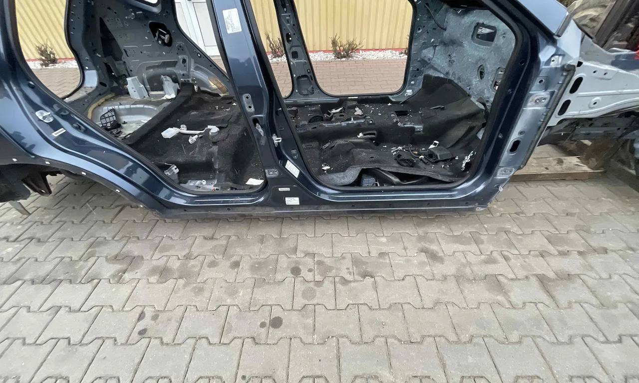 PRAG DREAPTA NISSAN X-TRAIL III 2013-2018