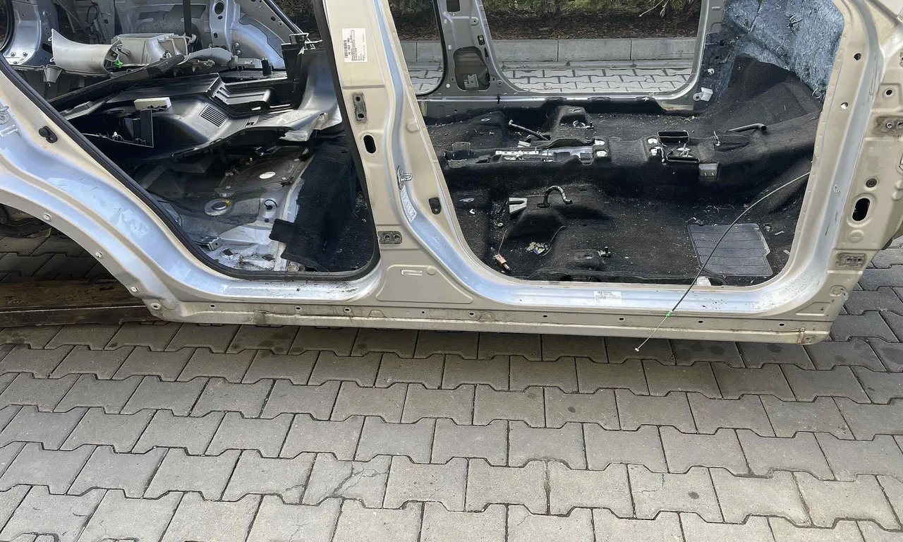 PRAG DREAPTA NISSAN X-TRAIL III 2013-2018