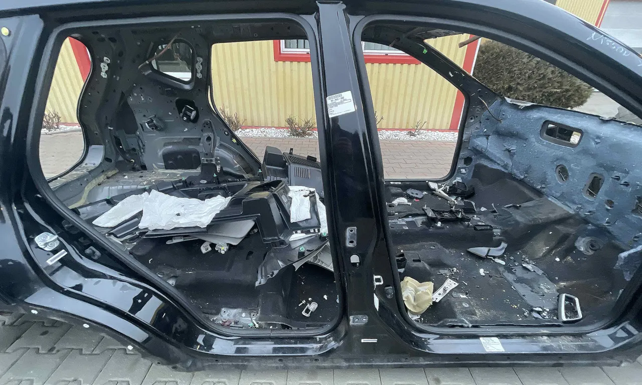 STALP MIJLOC DREAPTA NISSAN X-TRAIL III 2013-2018