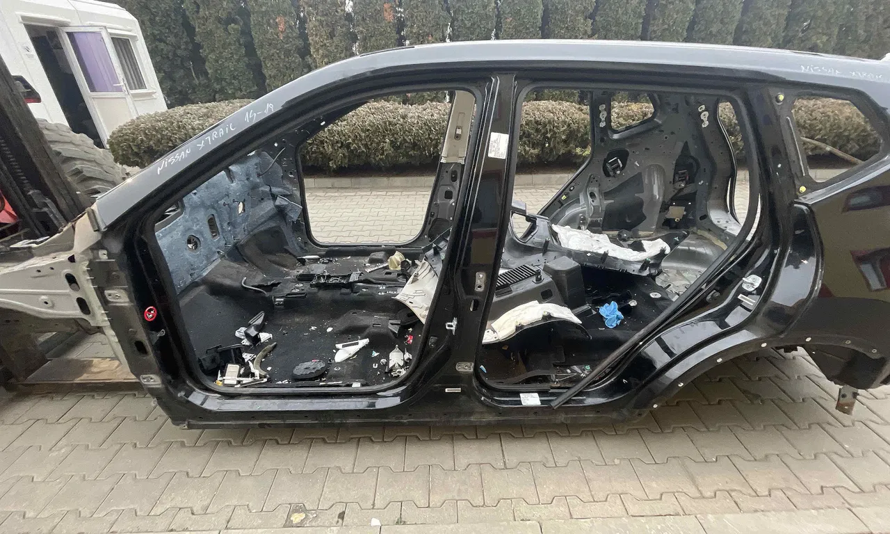 STALP MIJLOC STANGA NISSAN X-TRAIL III 2013-2018