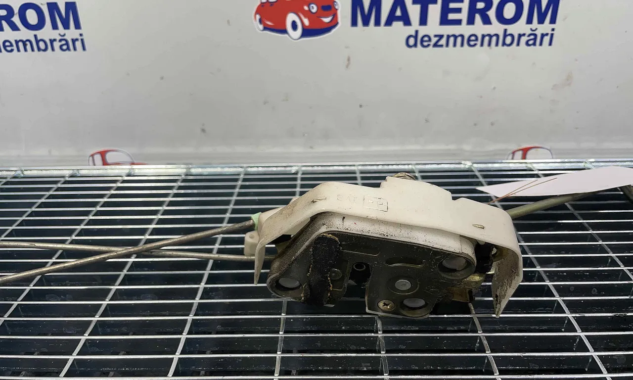INCUIETOARE USA SPATE DREAPTA OPEL AGILA A 2000-2007