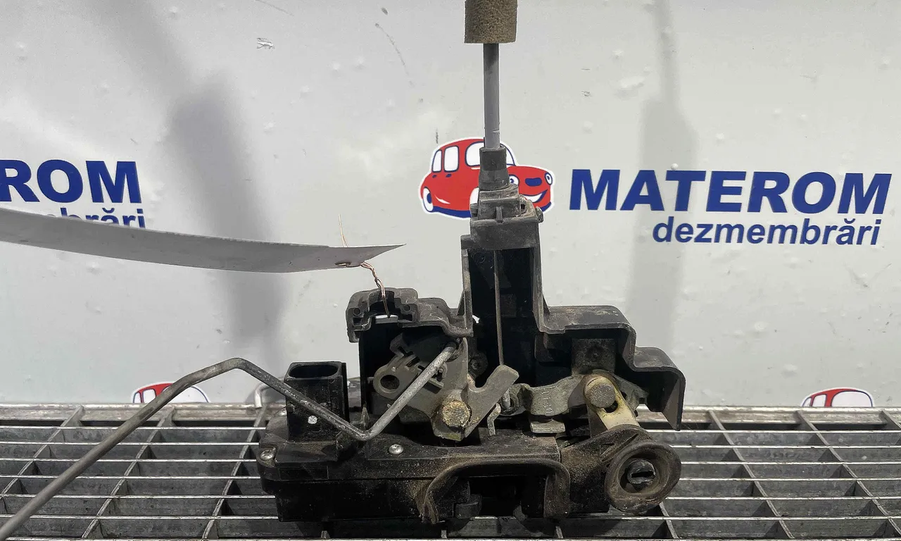 INCUIETOARE USA SPATE STANGA OPEL ANTARA A 2006-2017