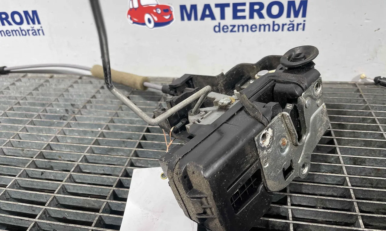 INCUIETOARE USA SPATE STANGA OPEL ANTARA A 2006-2017