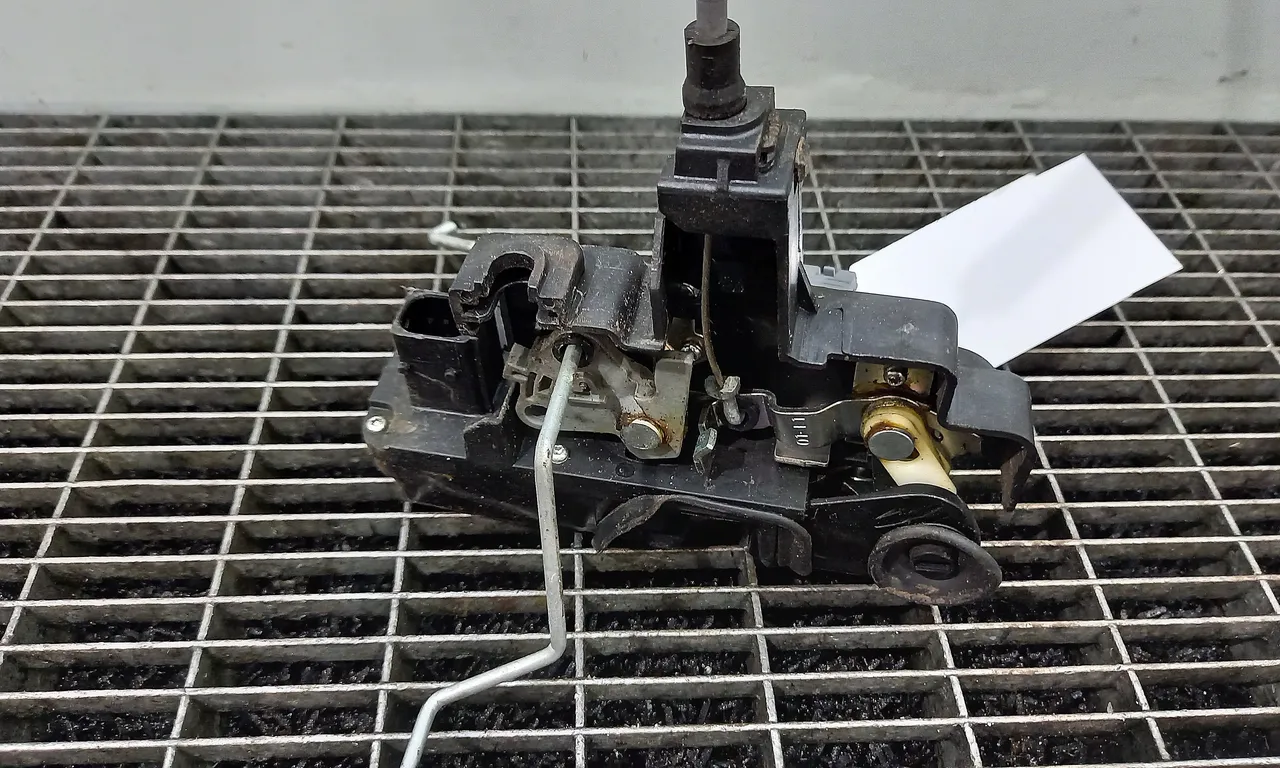 INCUIETOARE USA SPATE STANGA OPEL ANTARA A 2006-2017