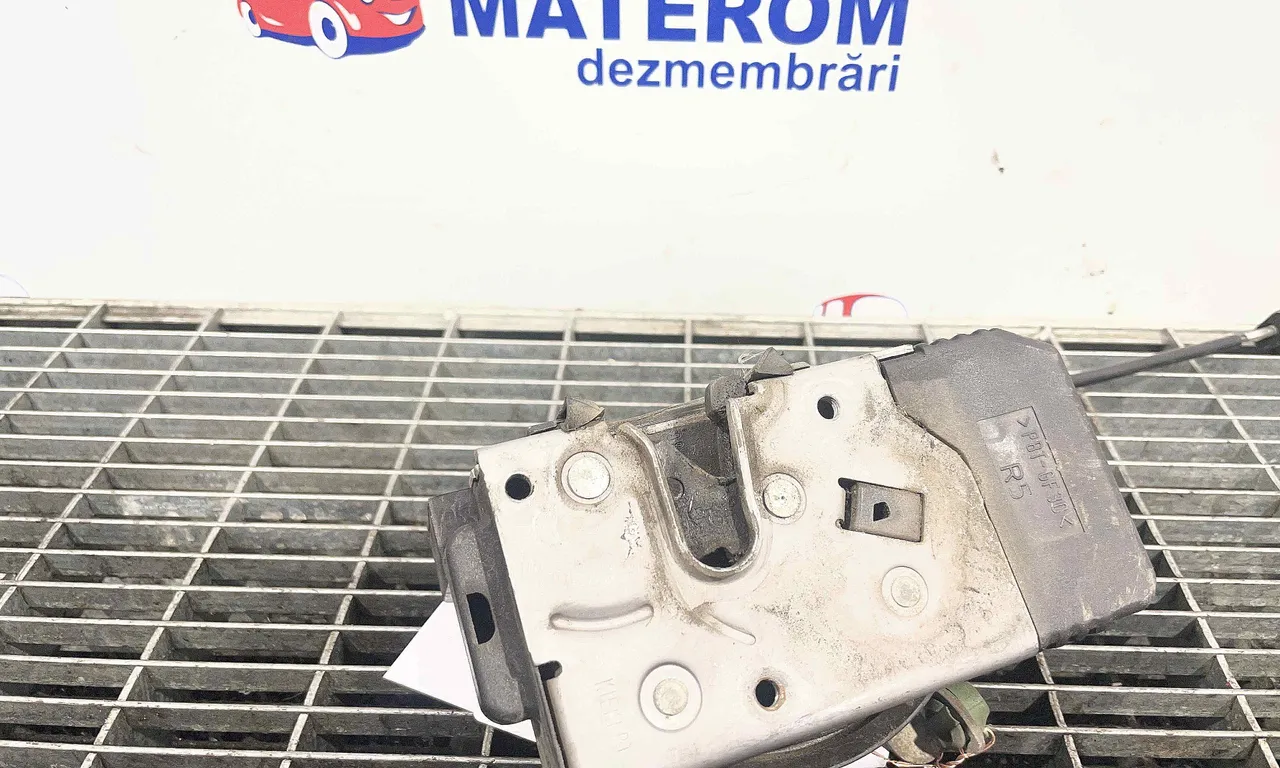 INCUIETOARE USA FATA DREAPTA OPEL ASTRA G 1998-2009