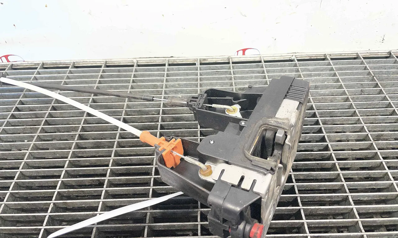 INCUIETOARE USA SPATE DREAPTA OPEL ASTRA G 1998-2009
