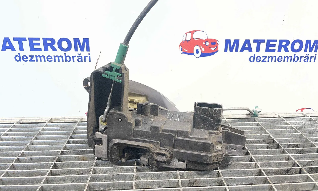 INCUIETOARE USA FATA DREAPTA OPEL ASTRA H 2004-2014