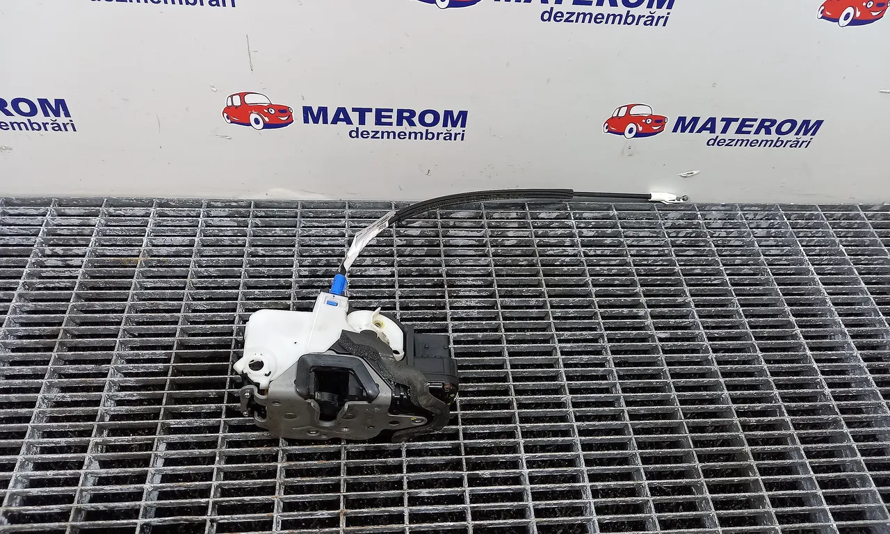 INCUIETOARE USA FATA DREAPTA OPEL ASTRA J 2009-2016