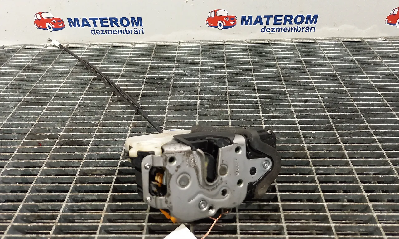INCUIETOARE USA FATA DREAPTA OPEL ASTRA J 2009-2016