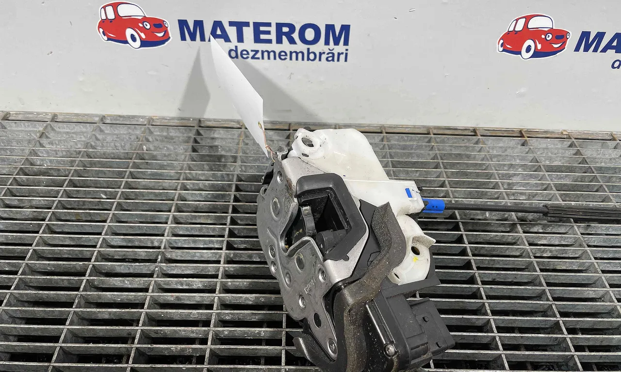 INCUIETOARE USA FATA DREAPTA OPEL ASTRA J 2009-2016