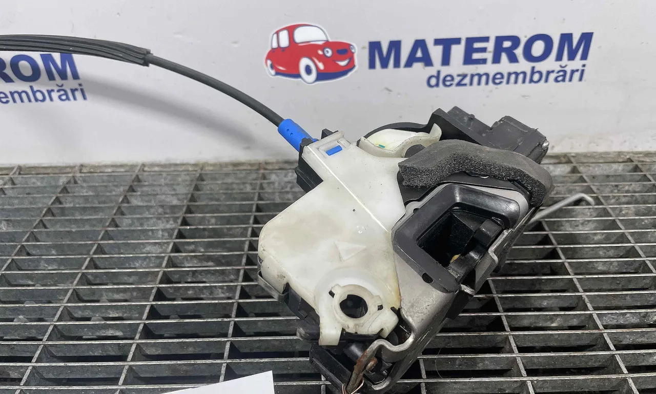 INCUIETOARE USA FATA DREAPTA OPEL ASTRA J 2009-2016