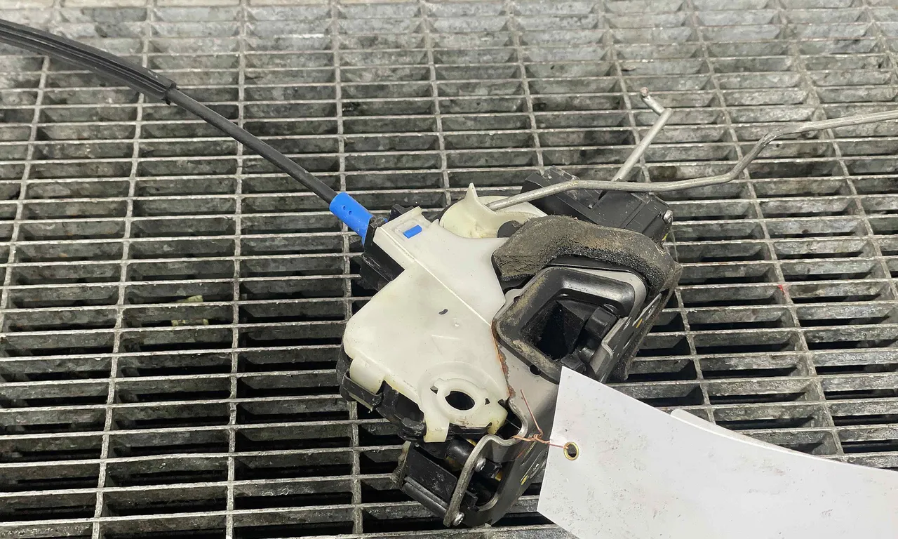 INCUIETOARE USA FATA DREAPTA OPEL ASTRA J 2009-2016