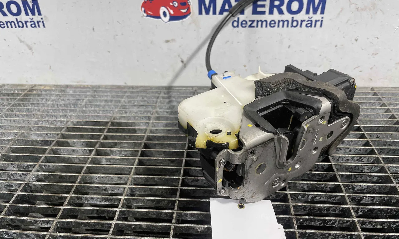 INCUIETOARE USA FATA DREAPTA OPEL ASTRA J 2009-2016