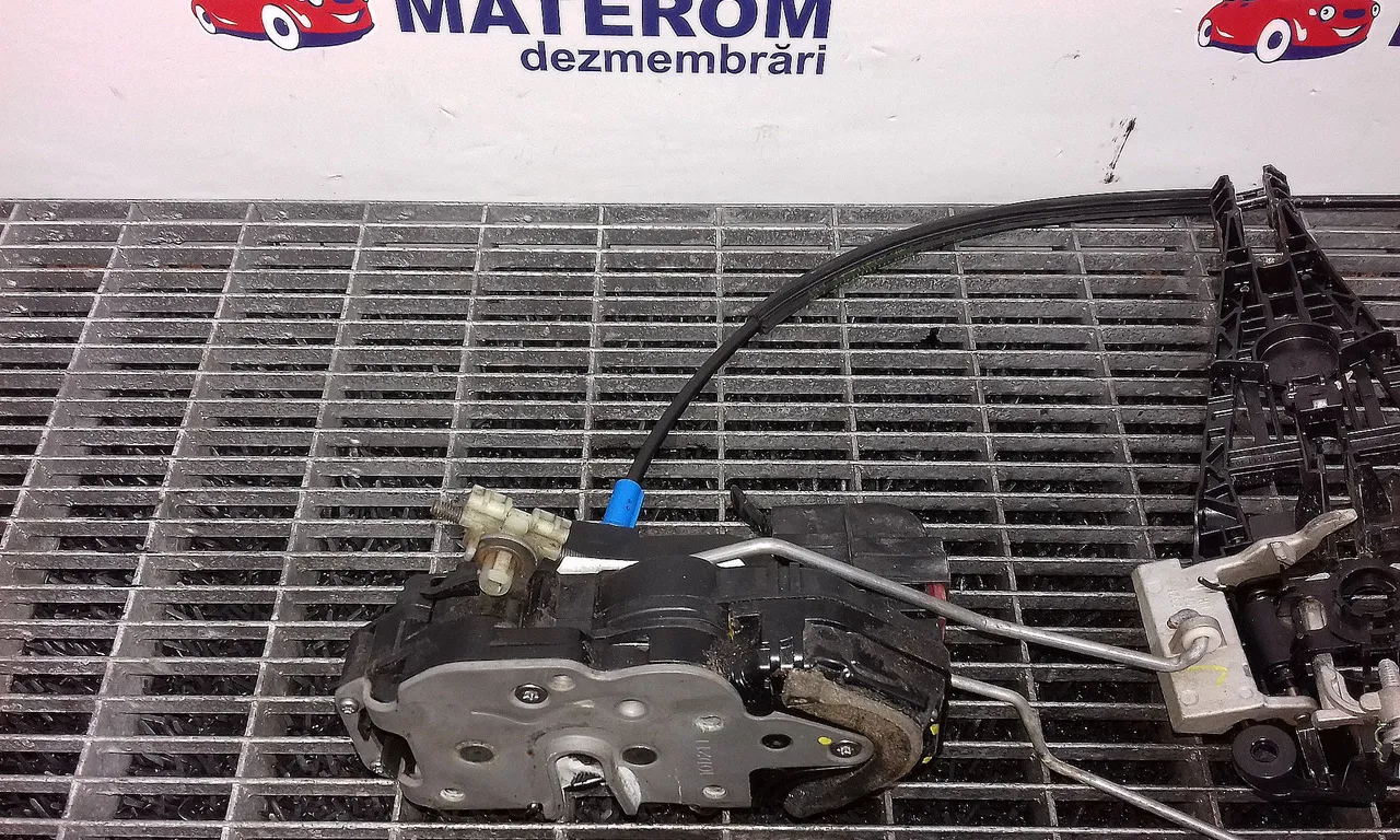 INCUIETOARE USA FATA STANGA OPEL ASTRA J 2009-2016