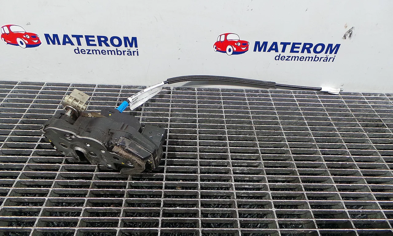 INCUIETOARE USA FATA STANGA OPEL ASTRA J 2009-2016