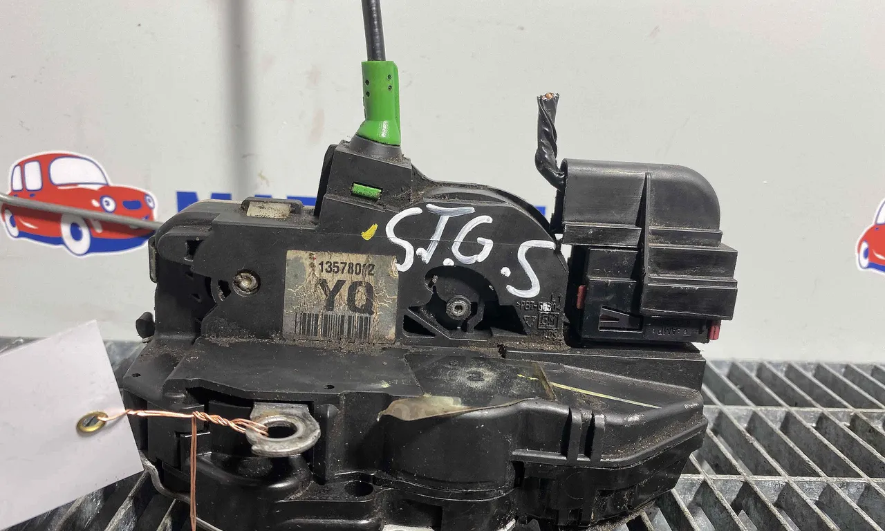 INCUIETOARE USA SPATE STANGA OPEL ASTRA J 2009-2016