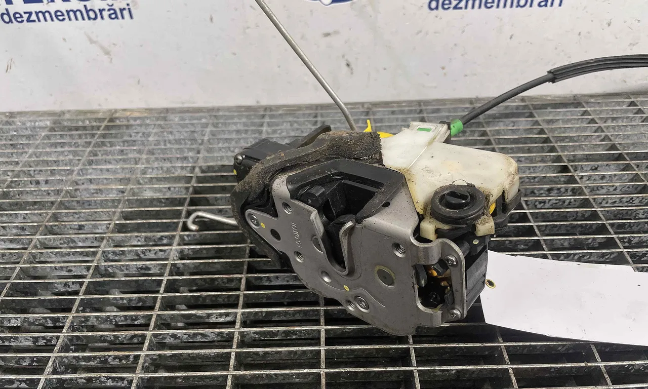 INCUIETOARE USA SPATE STANGA OPEL ASTRA J 2009-2016