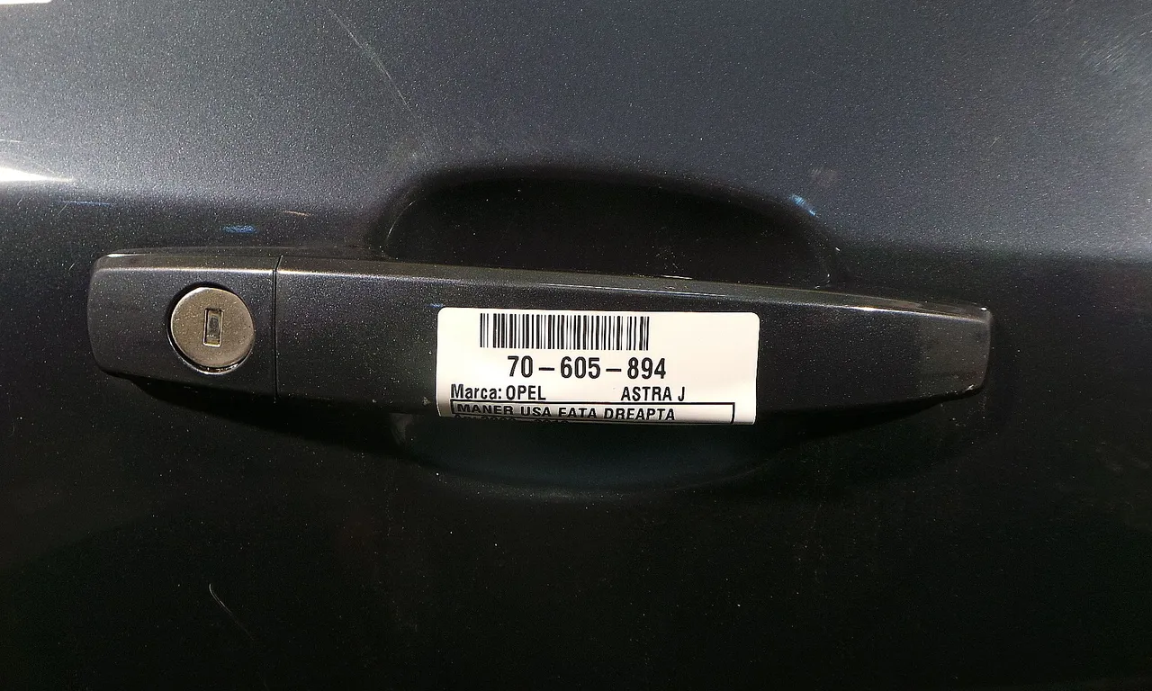 MANER USA FATA DREAPTA OPEL ASTRA J 2009-2016