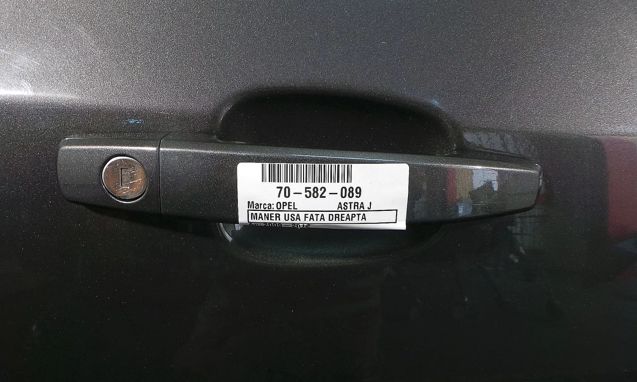 MANER USA FATA DREAPTA OPEL ASTRA J 2009-2016