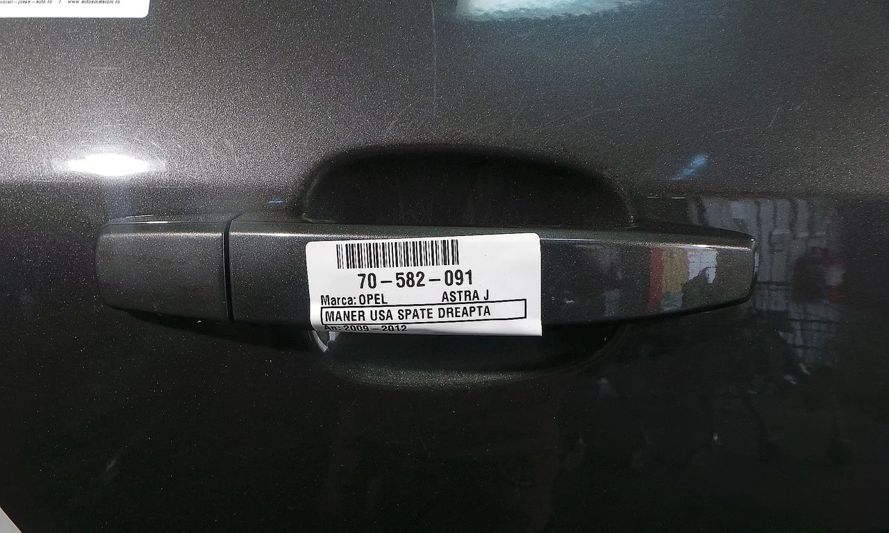 MANER USA SPATE DREAPTA OPEL ASTRA J 2009-2016