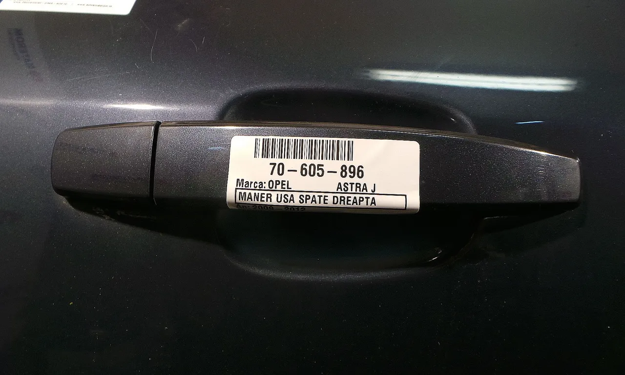 MANER USA SPATE DREAPTA OPEL ASTRA J 2009-2016