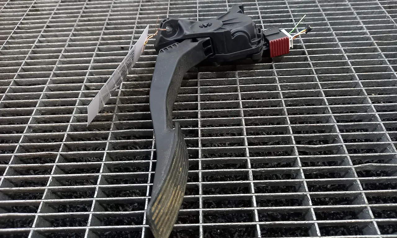 PEDALA ACCELERATIE OPEL ASTRA J 2009-2016