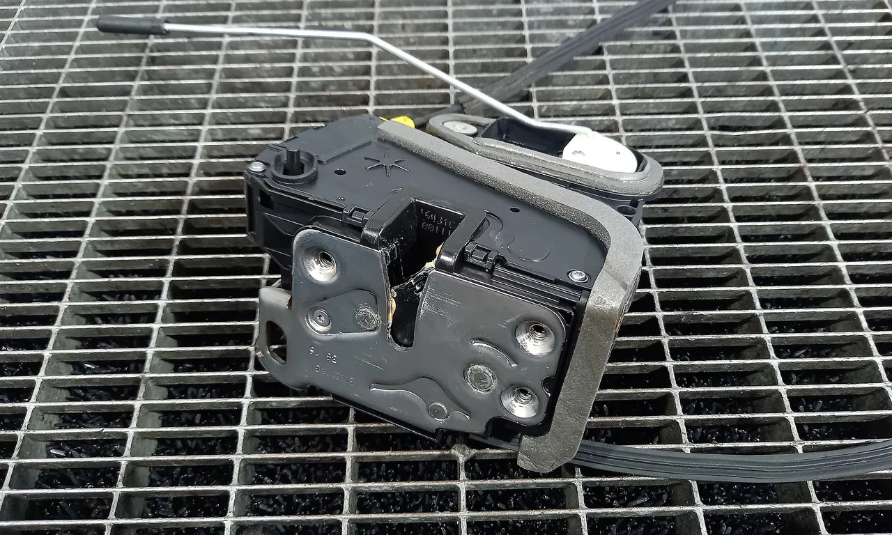 INCUIETOARE USA SPATE DREAPTA OPEL ASTRA K 2015-2022
