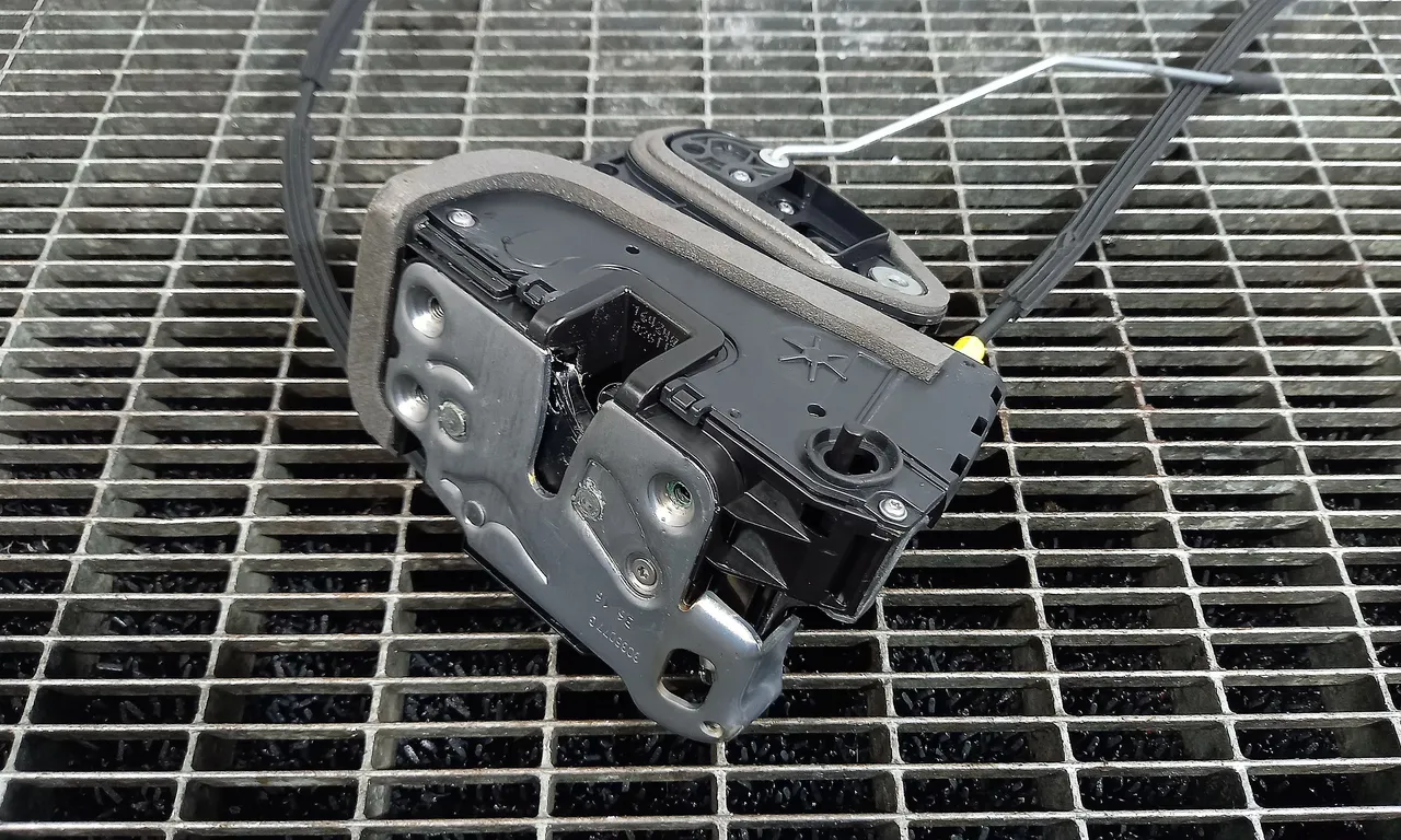 INCUIETOARE USA SPATE STANGA OPEL ASTRA K 2015-2022