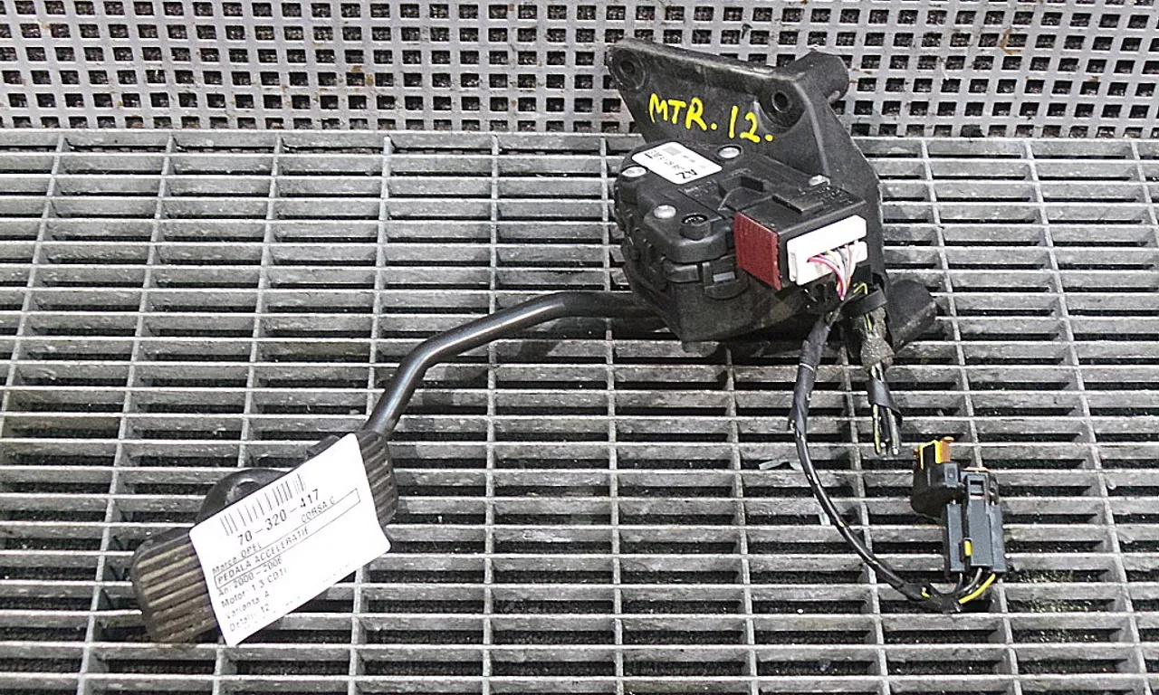 PEDALA ACCELERATIE OPEL CORSA C 2000-2009