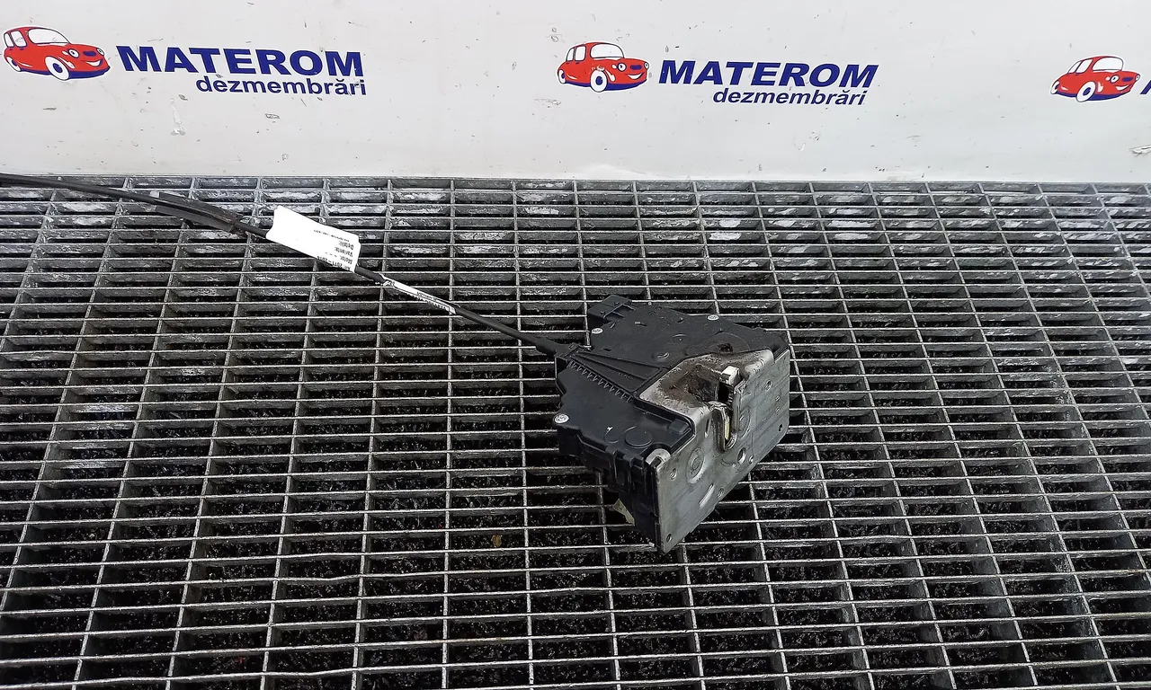 INCUIETOARE USA FATA DREAPTA OPEL CORSA D 2006-2015